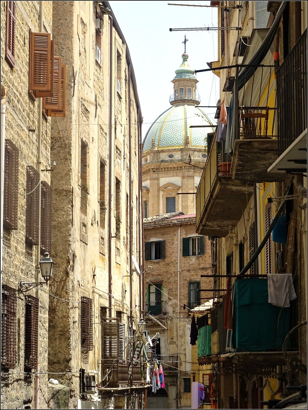 Palermo Streets and Dome