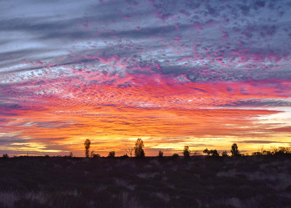 yulara-australian-outback-sunset